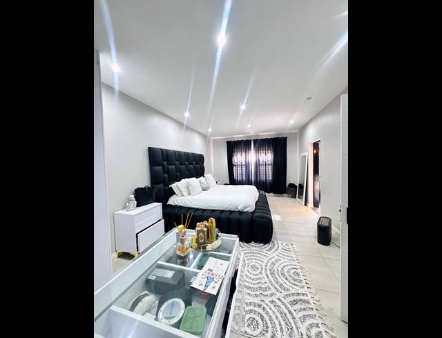 5 BEDROOM FREEHOLD FOR SALE IN ROCKDALE